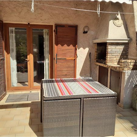 Villa club Sanary dans résidence fermée et arborée 10min a pied de la plage Extérieur photo