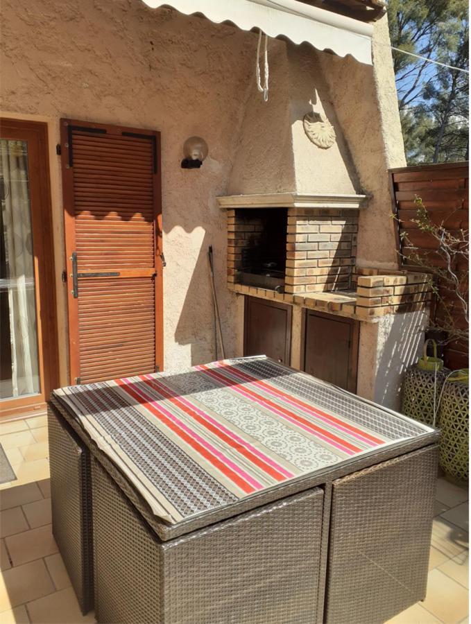 Villa club Sanary dans résidence fermée et arborée 10min a pied de la plage Extérieur photo
